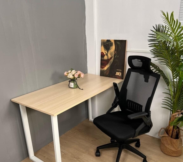 Ghế Văn Phòng Lưng Cao Có Tựa Đầu Thông Minh Tay Linh Hoạt TM306A (Khung Đen)