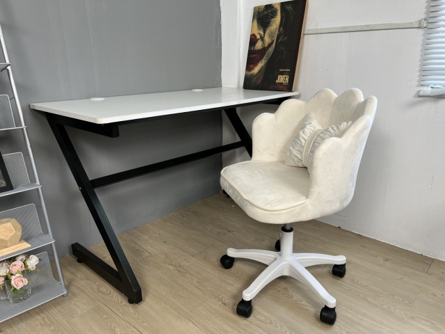 Ghế xoay trang điểm, học tập, làm việc nệm nhung hồng tặng kèm nơ xinh xắn TM410
