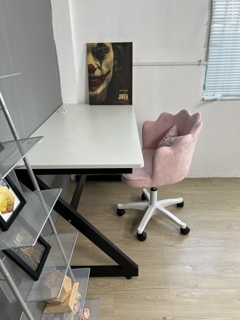 Ghế xoay trang điểm, học tập, làm việc nệm nhung hồng tặng kèm nơ xinh xắn TM410
