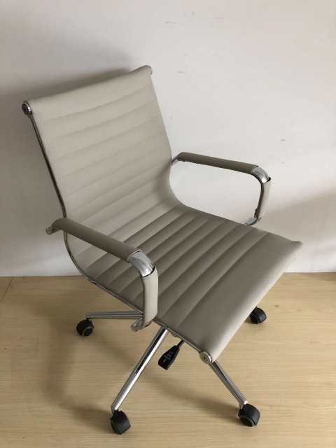 Ghế Xoay Da Lưng  Trung  Chân Nhôm Cao Cấp TM317B